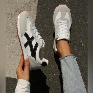 Women’s Sneakers